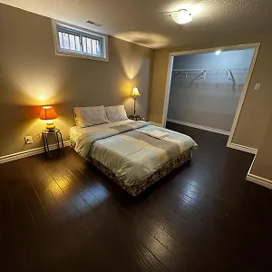 https://deluxe-room-close-to-restaurants-plaza-shopping-gym-colleges.hotelstorontoontario.org